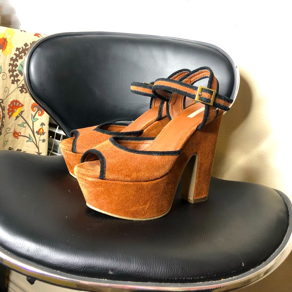 Brown & Black lined faux suede platform sandals!